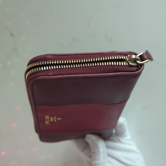 Prada Saffiano zippy wallet - Picture 5 of 17